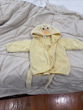 Luvable Friends Yellow Duck Hooded Terry Robe. For baby 0-9months